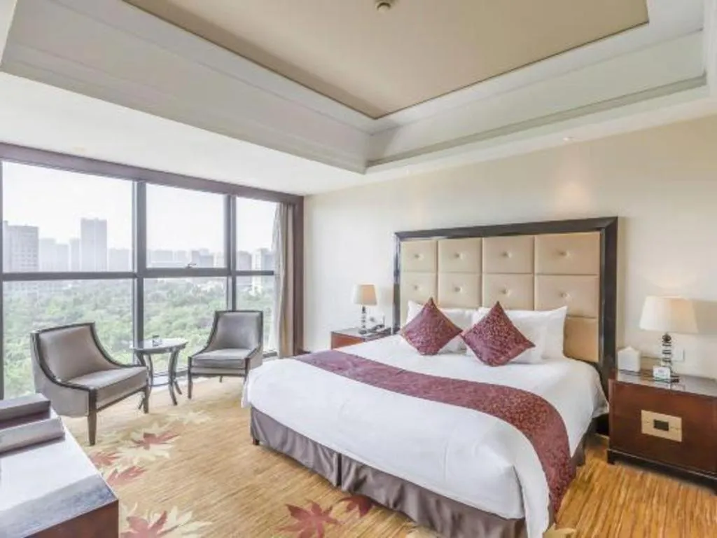 Bed in New Century Grand Hotel Xinxiang