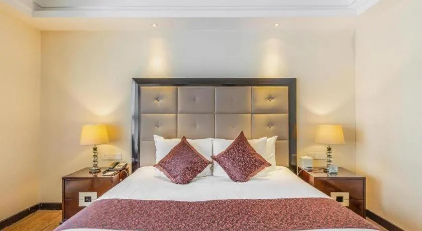 Bed in New Century Grand Hotel Xinxiang