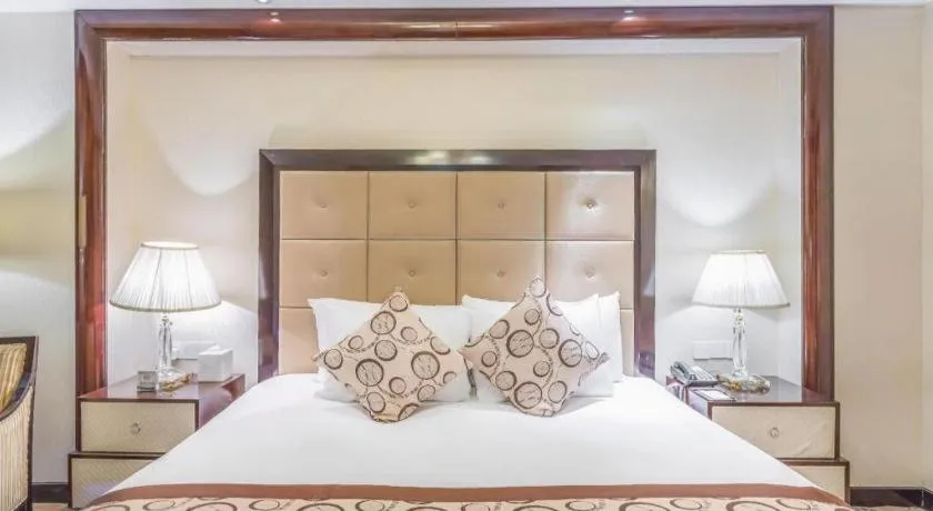 Bed in New Century Grand Hotel Xinxiang