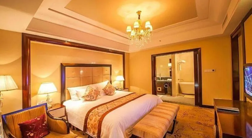 Bed in New Century Grand Hotel Xinxiang