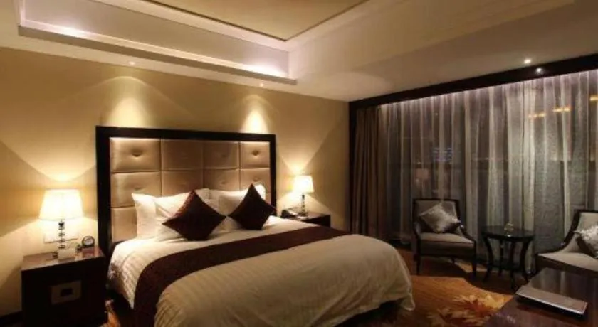 Bed in New Century Grand Hotel Xinxiang