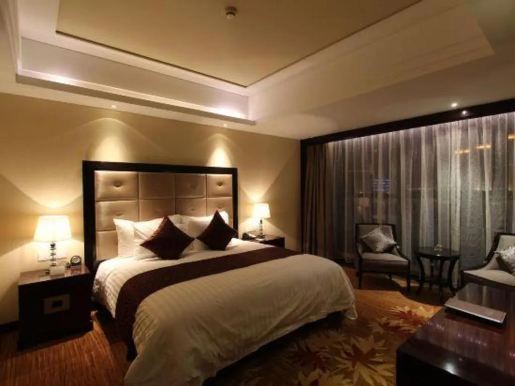 Bed in New Century Grand Hotel Xinxiang