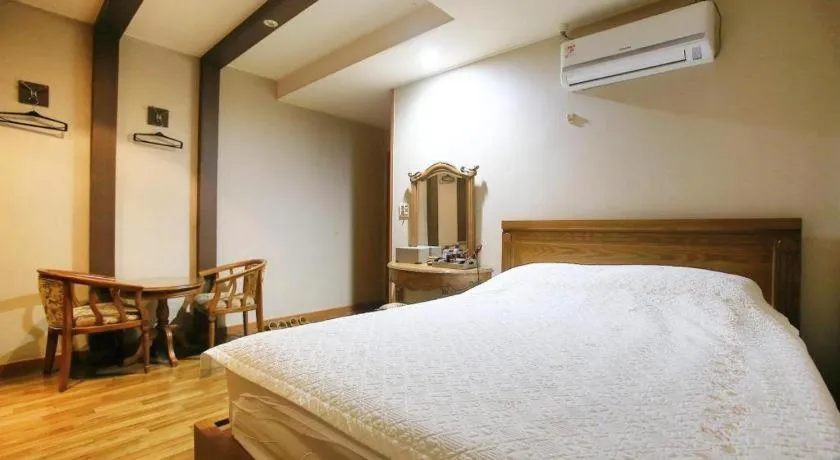 Bed in Monaco Hotel Jeju