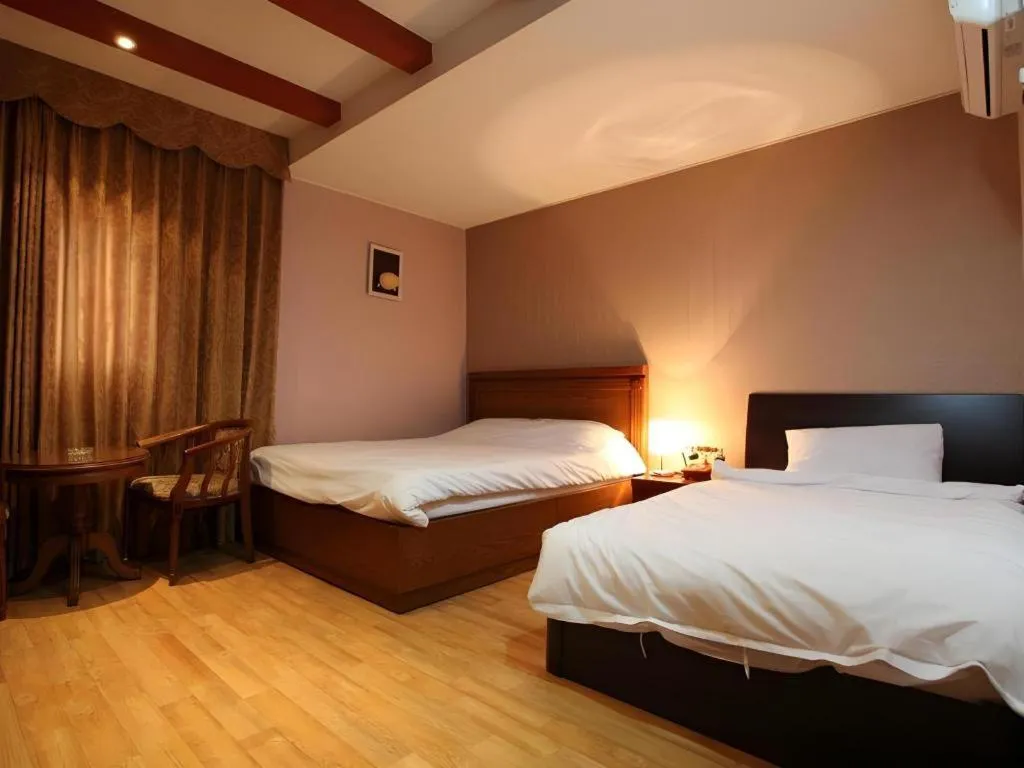 Bed in Monaco Hotel Jeju