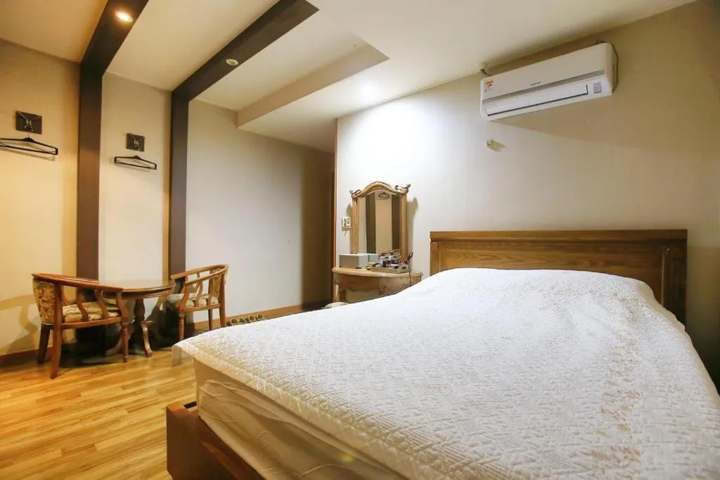 Bed in Monaco Hotel Jeju