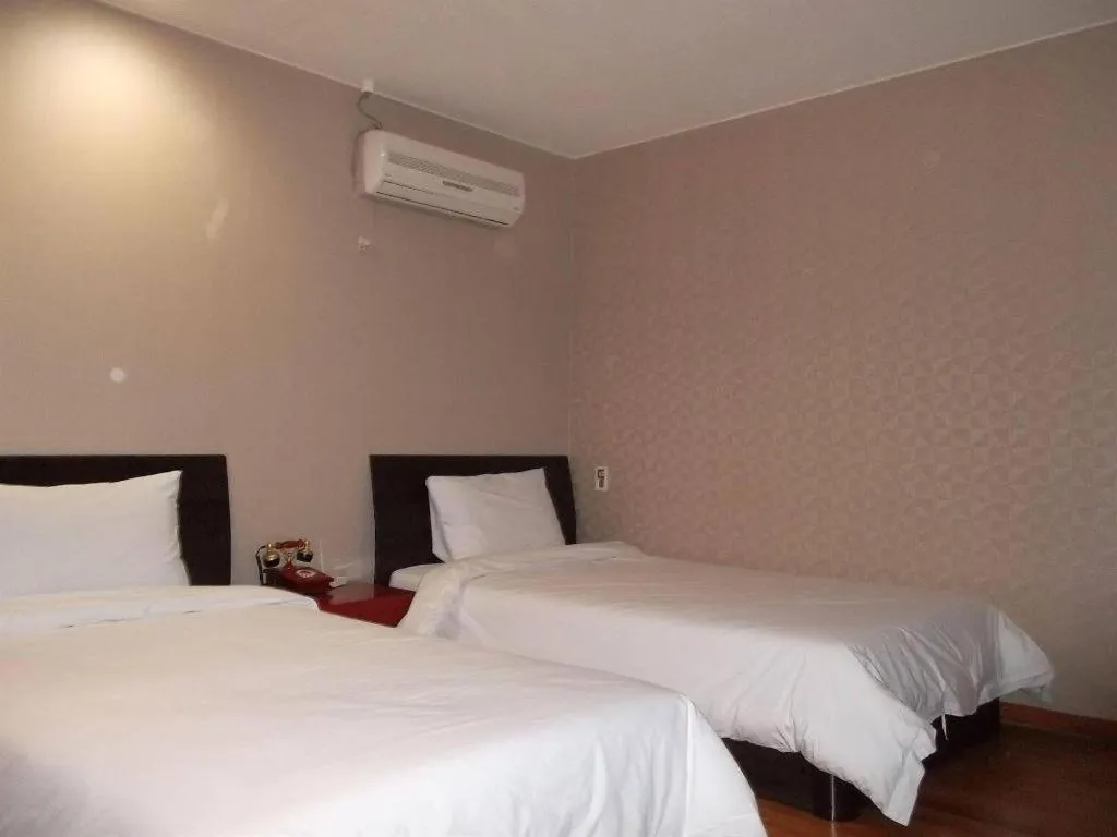 Bed in Monaco Hotel Jeju