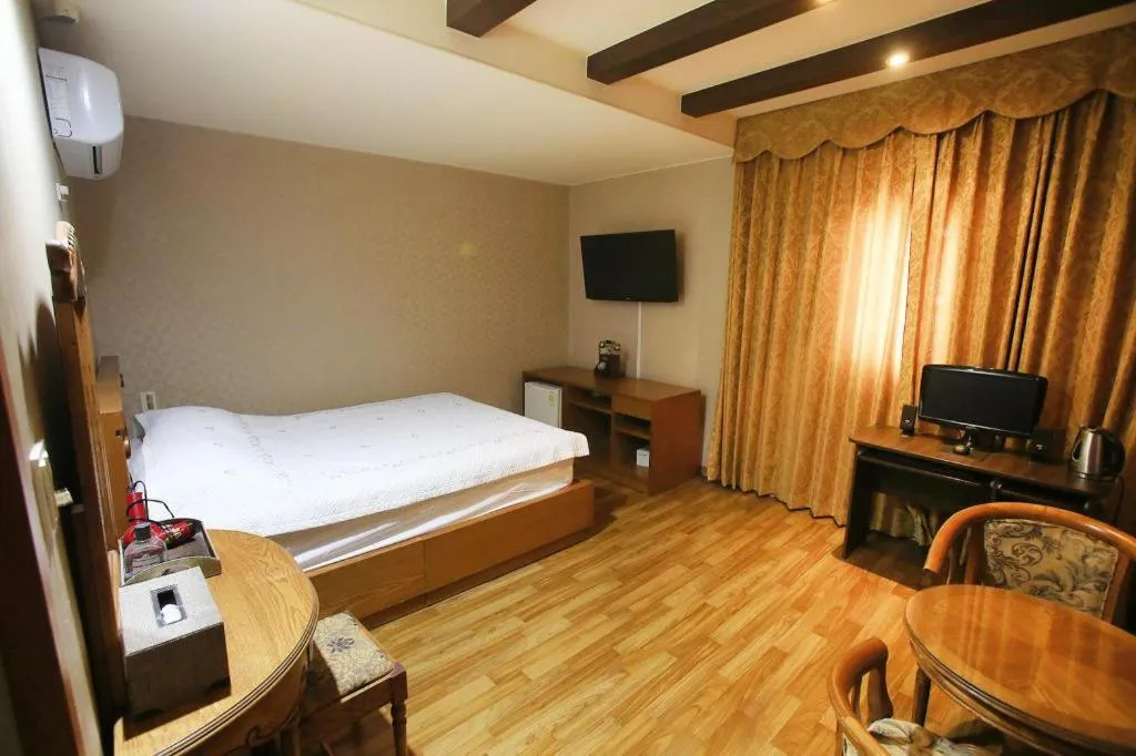 Bed in Monaco Hotel Jeju