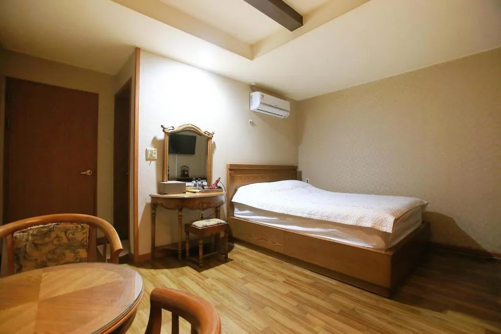 Bed in Monaco Hotel Jeju