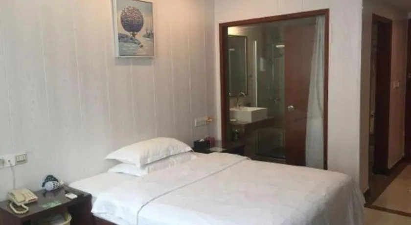 Bed in GreenTree Inn Shenzhen Kengzi Town Express Hotel