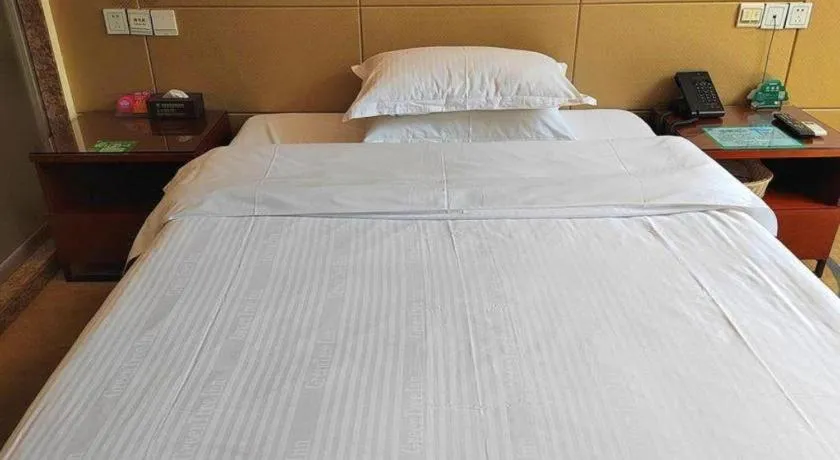 Bed in GreenTree Inn Shenzhen Kengzi Town Express Hotel
