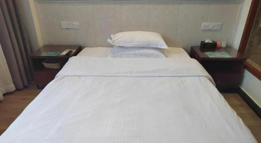 Bed in GreenTree Inn Shenzhen Kengzi Town Express Hotel