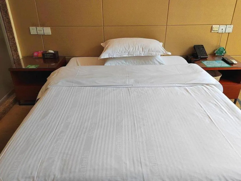 Bed in GreenTree Inn Shenzhen Kengzi Town Express Hotel
