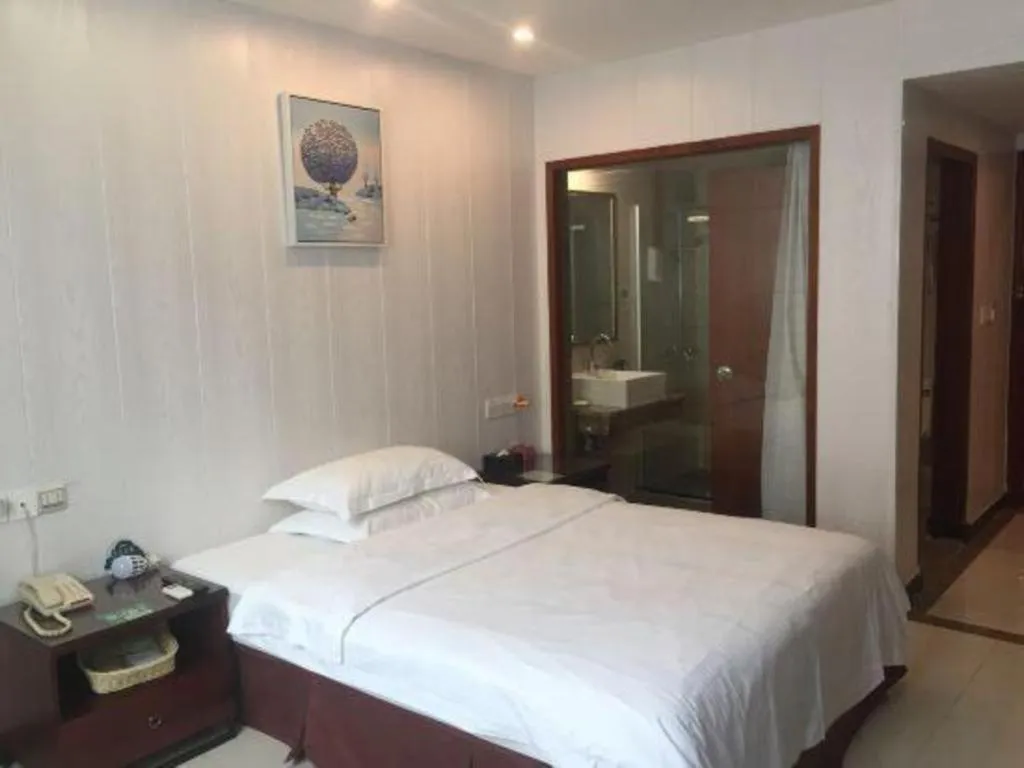 Bed in GreenTree Inn Shenzhen Kengzi Town Express Hotel