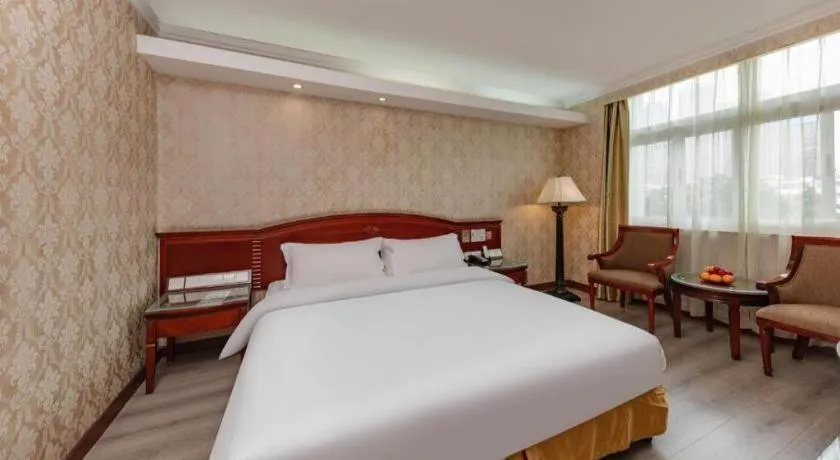 Bed in Zhenxing Hotel
