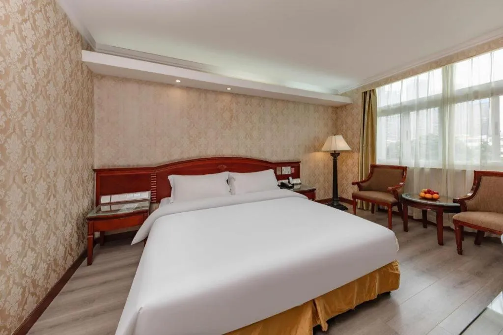Bed in Zhenxing Hotel