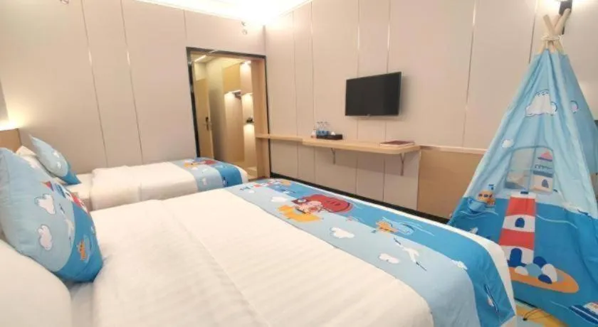 Bed in Zhenxing Hotel