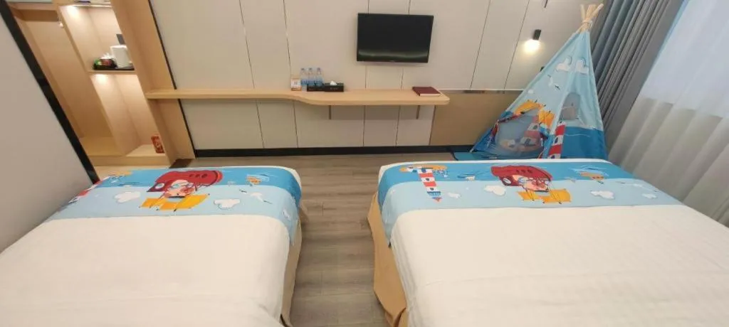 Bed in Zhenxing Hotel