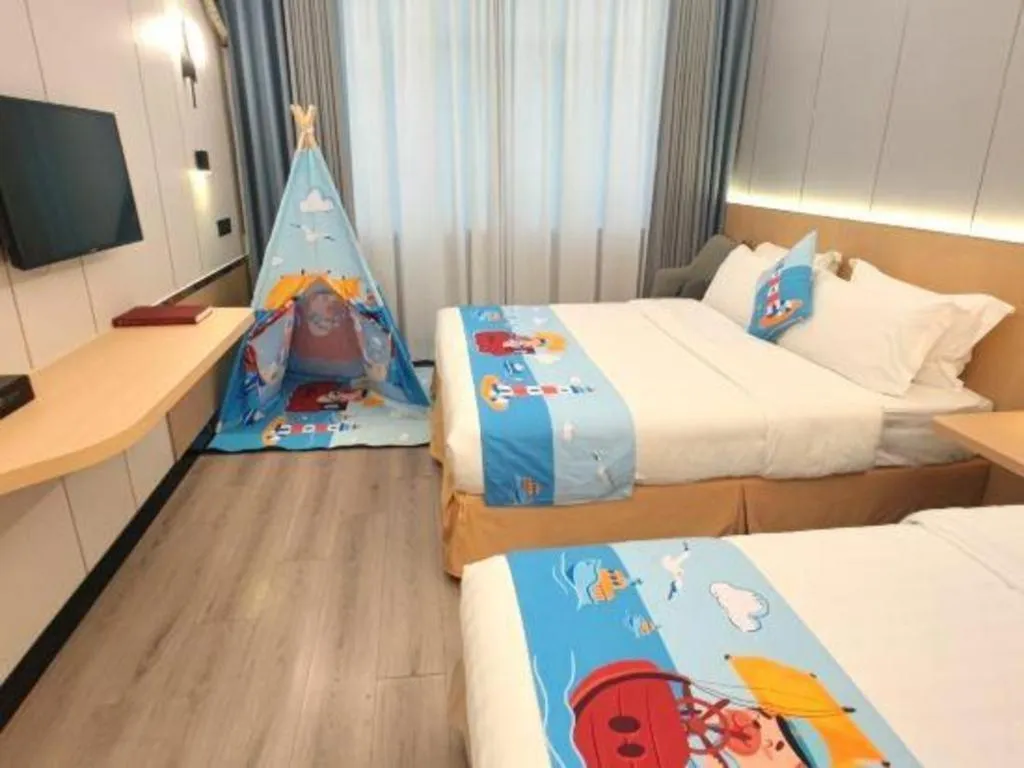 Bed in Zhenxing Hotel