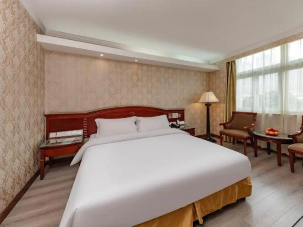 Bed in Zhenxing Hotel