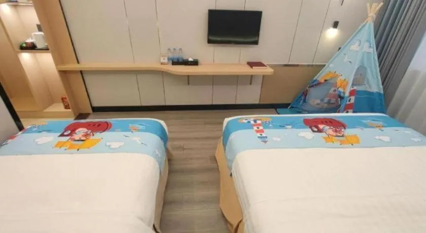 Bed in Zhenxing Hotel