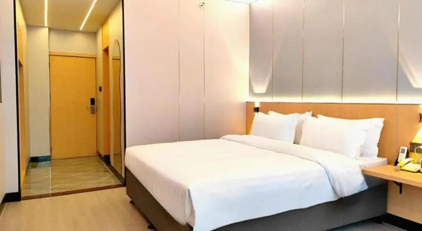 Bed in Zhenxing Hotel