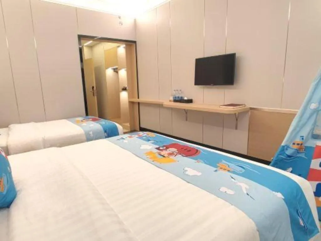 Bed in Zhenxing Hotel