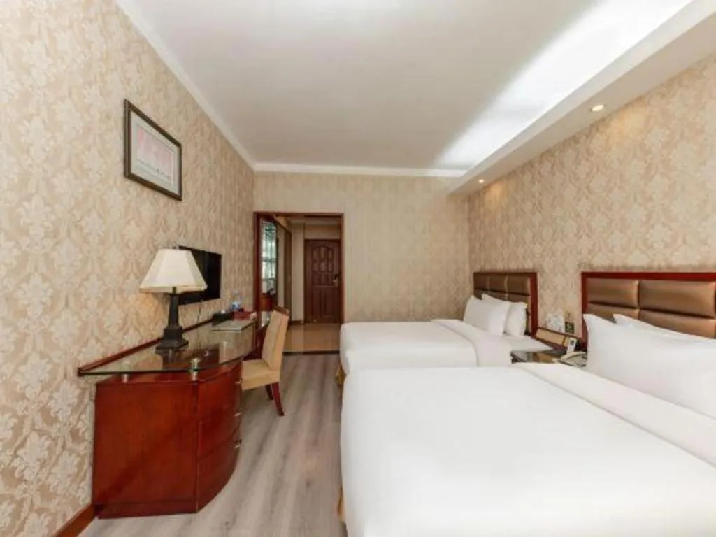 Bed in Zhenxing Hotel