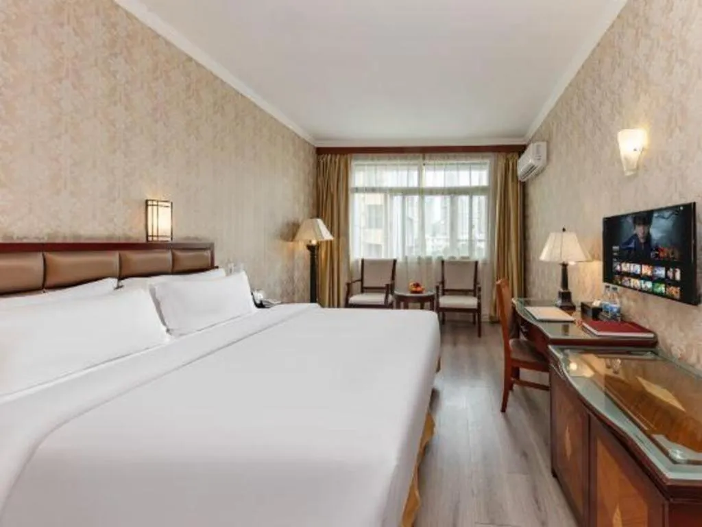 Bed in Zhenxing Hotel