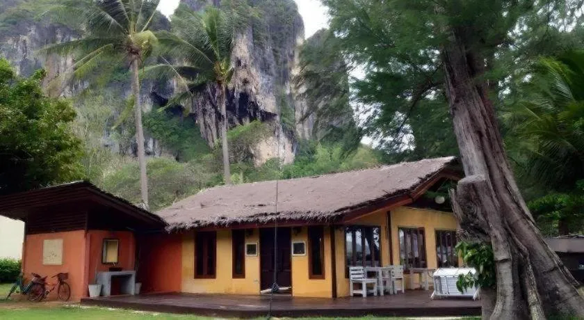 Baan Chao Mai Beach House