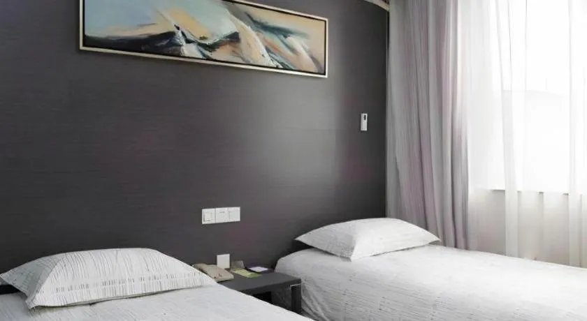 Bed in Goodrich Hotel