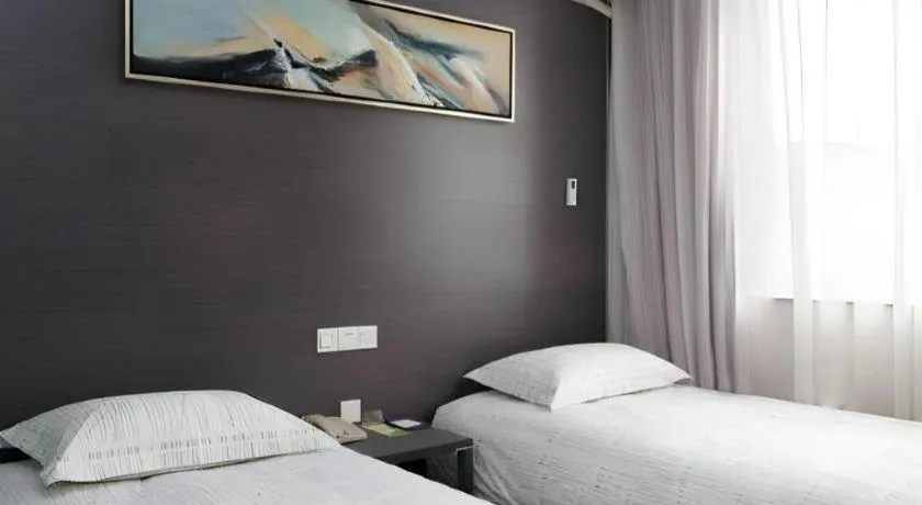 Bed in Goodrich Hotel