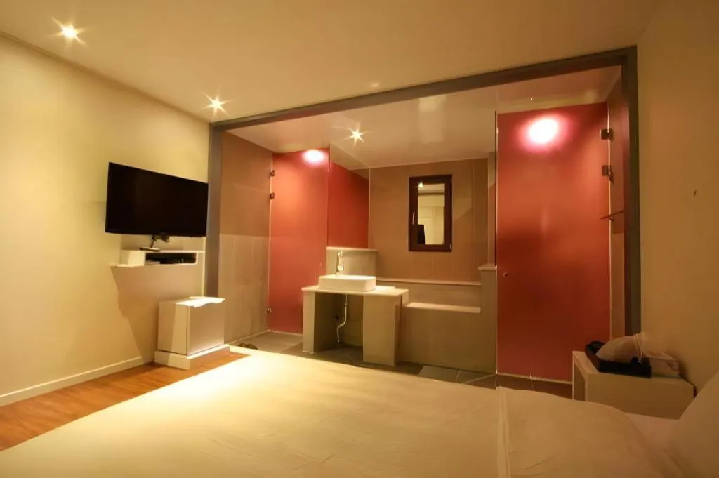 At Noon Hotel in Jeju