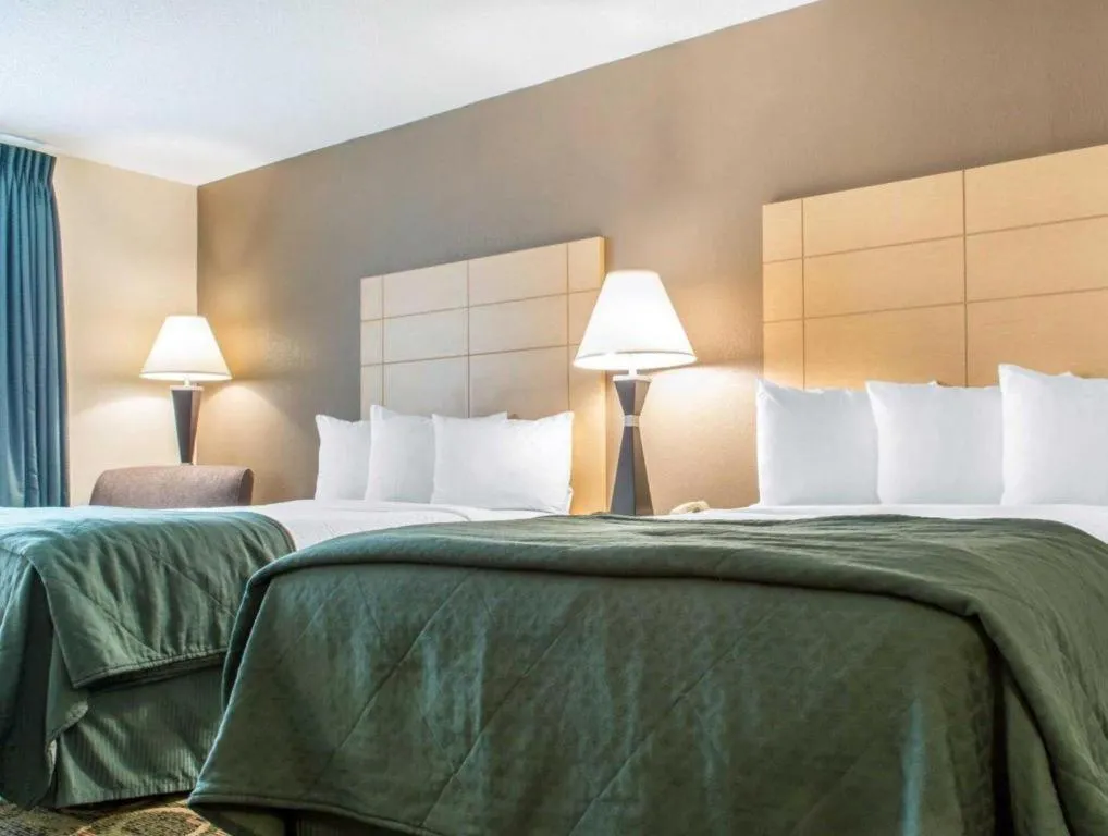 Bed in Quality Inn