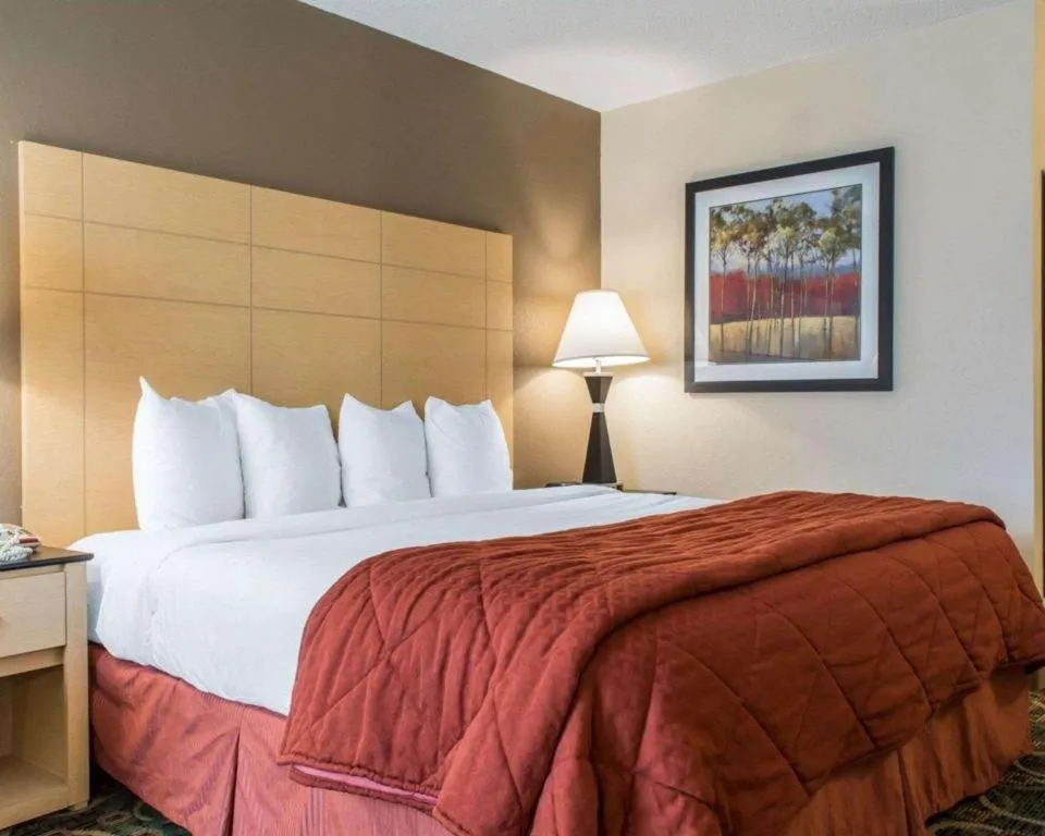 Bed in Quality Inn