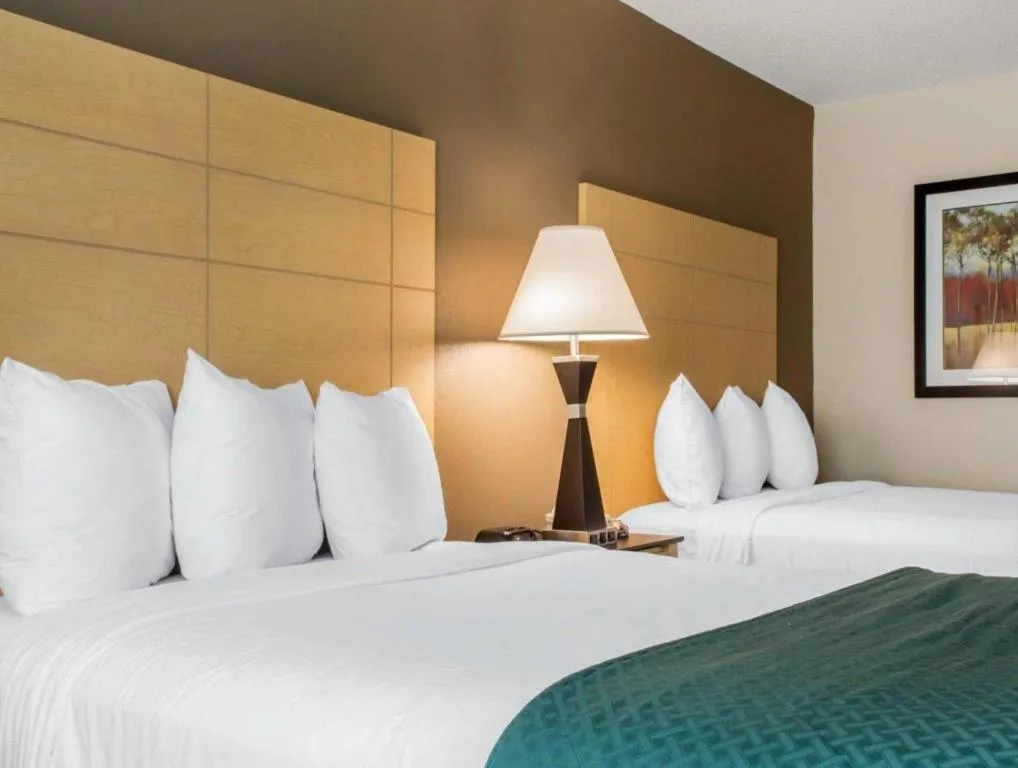 Bed in Quality Inn