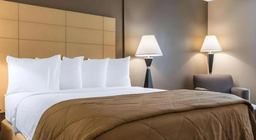 Bed in Quality Inn
