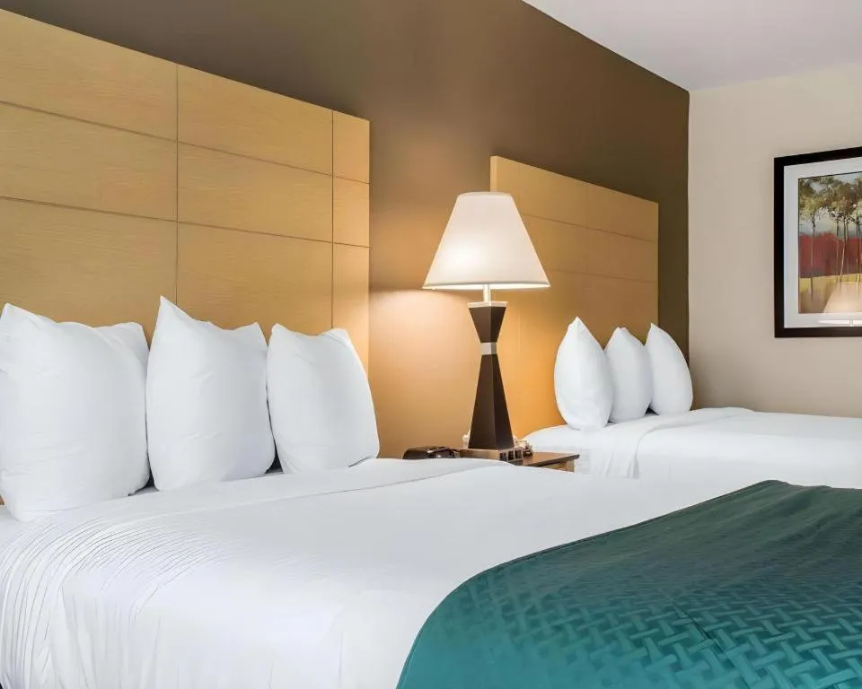 Bed in Quality Inn