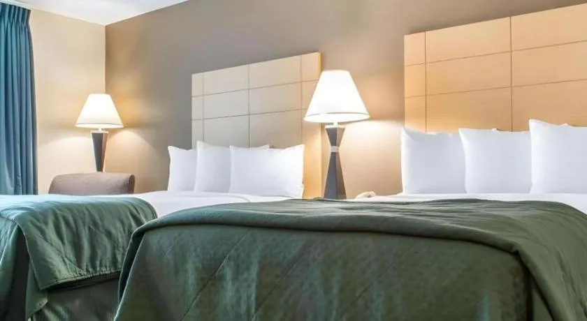 Bed in Quality Inn