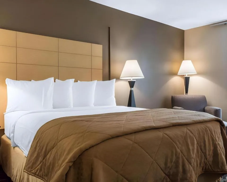 Bed in Quality Inn