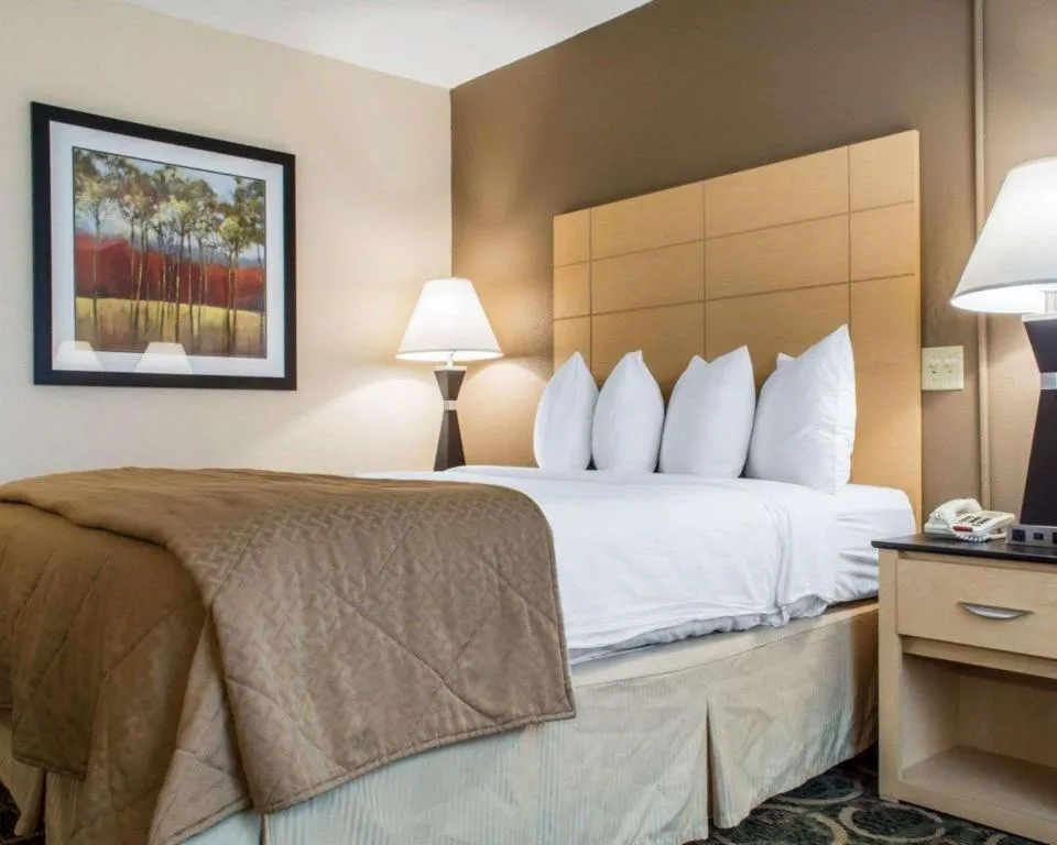 Bed in Quality Inn