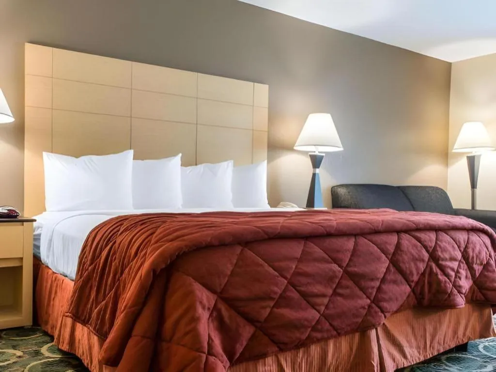 Bed in Quality Inn