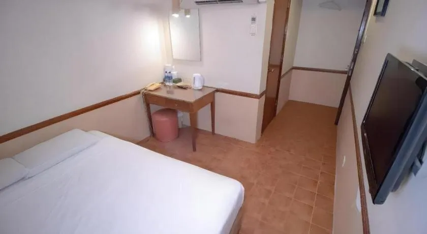 Bed in Four Chain View Hotel