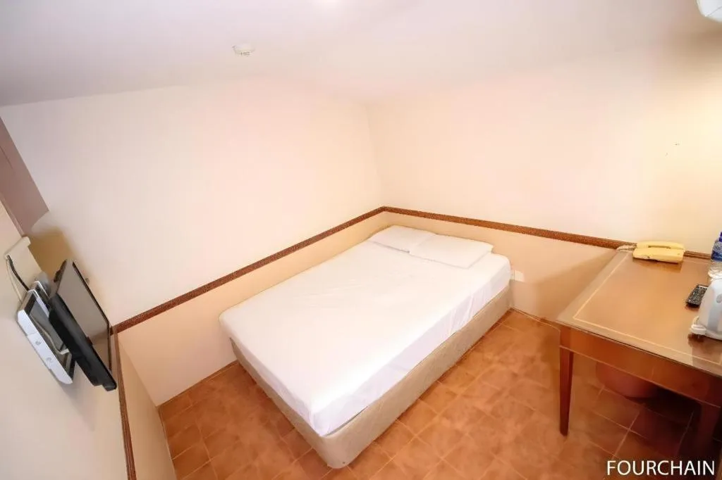 Bed in Four Chain View Hotel