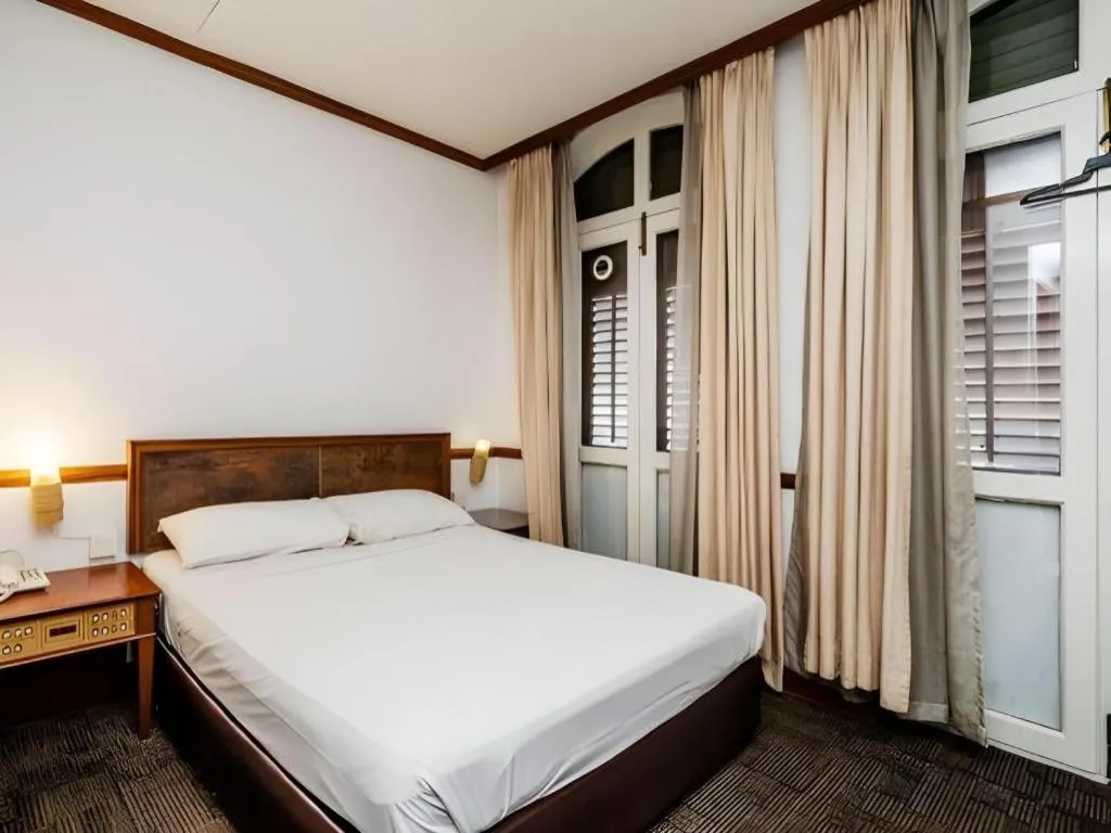 Bed in Four Chain View Hotel