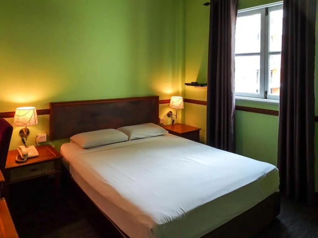 Bed in Four Chain View Hotel