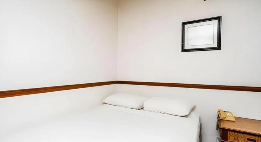 Bed in Four Chain View Hotel