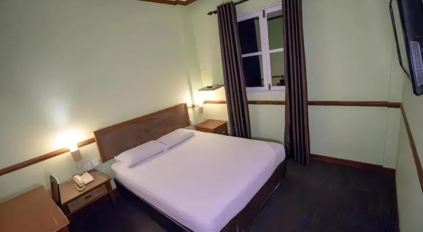 Bed in Four Chain View Hotel