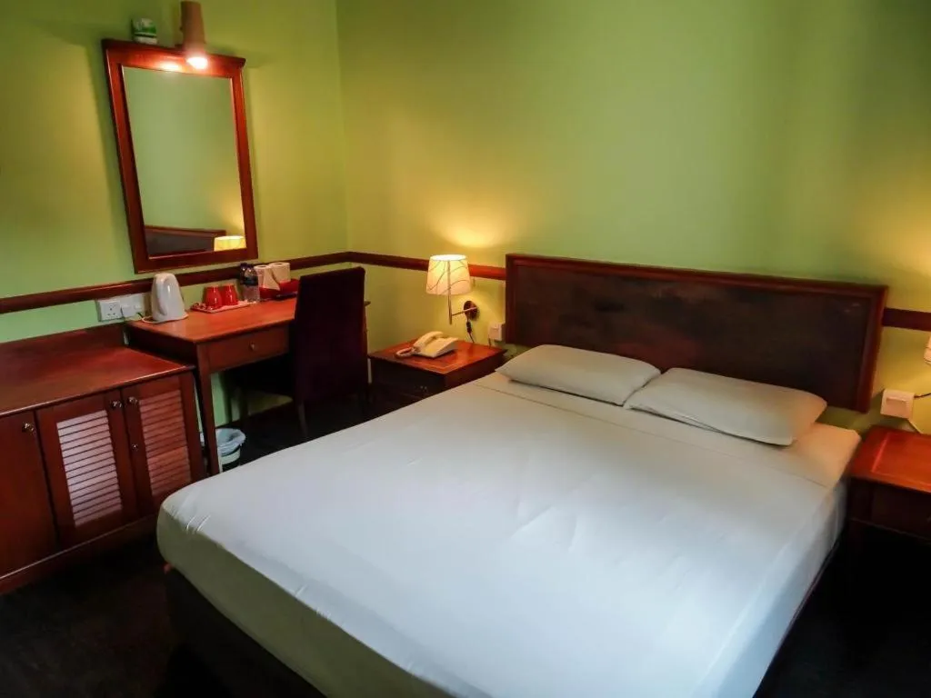 Bed in Four Chain View Hotel