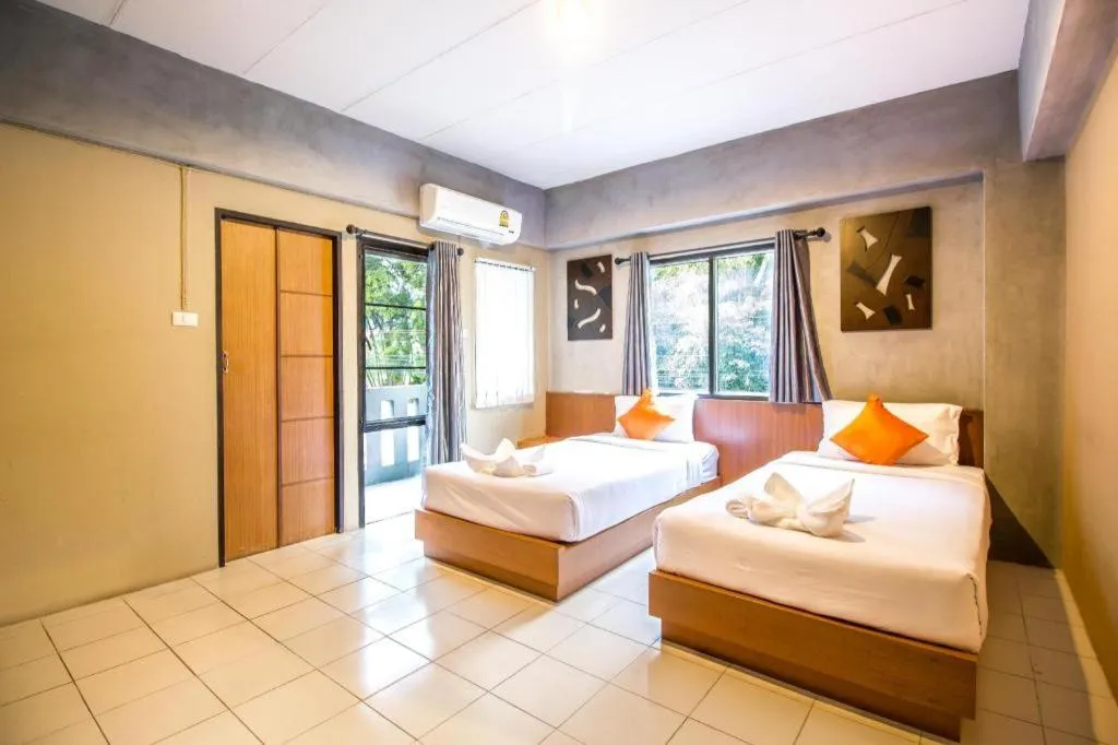 Bed in B2 Santitham (Wat Jed Yod) Boutique & Budget Hotel