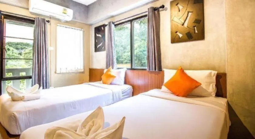Bed in B2 Santitham (Wat Jed Yod) Boutique & Budget Hotel